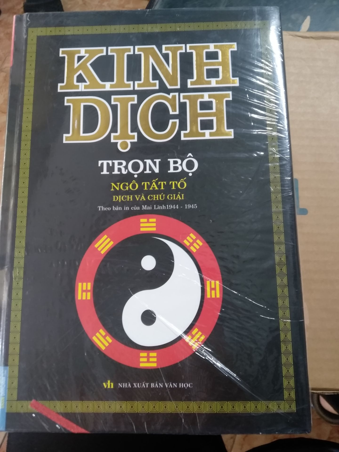 Shop giao hàng nhanh, đóng gói hàng cẩn thận. Sách mới, đẹp, không bị móp méo, chữ rõ ràng, chất giấy ổn. Cho shop 5* động viên Shop giao hàng nhanh, đóng gói hàng cẩn thận. Sách mới, đẹp, không bị móp méo, chữ rõ ràng, chất giấy ổn. Cho shop 5* động viên