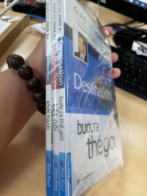 Ship nhanh hơn dự định. Sách bọc cẩn thận.