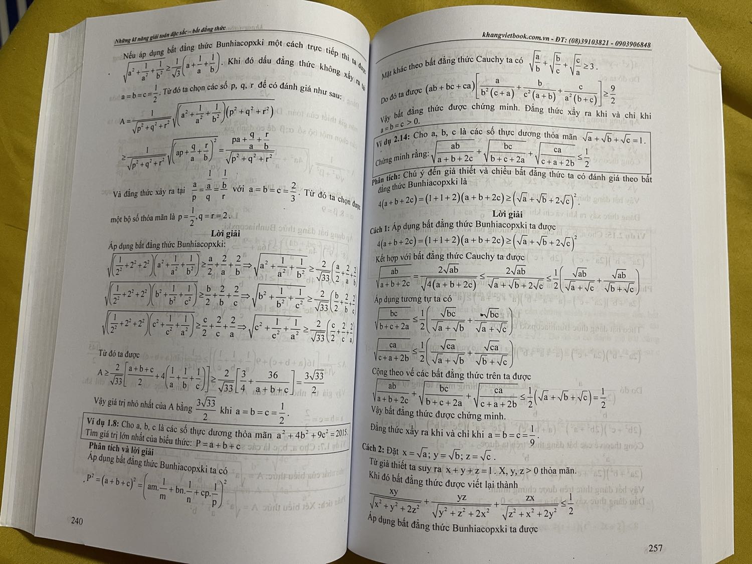 Rất tiếc, sách đóng sai lệch trang, huhu :(
Sách siêu dày, gần 800 trang, giấy trắng, in rõ, đẹp. Nội dung sách rất  liệt kê các dạng bài tập rất cụ thể chi tiết.