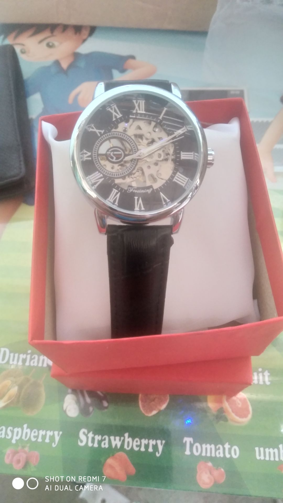 máy mới tốt chạy êm linh kiện máy đều mới...nhưng có cái dây đồng hồ  gần mặt đồng hồ bị rách làm mấy vẻ thẩm mỹ...Shop rút kinh nghiệm quan sat kỉ mà lựa chọn sản phẩm để giao nên mình cho 3sa0