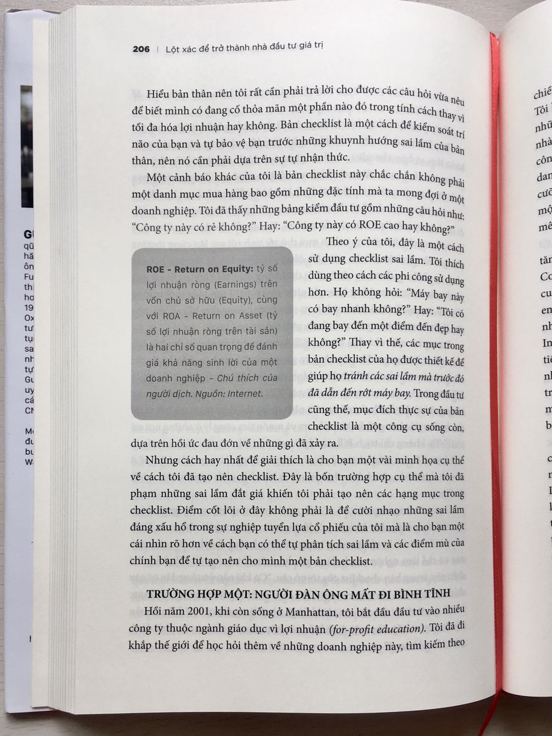Mình cần bán lại quyển sách này.
Sách hay.

Mọi người có thể đọc hết review bên dưới của mình để hiểu lý do ạ.

Hình thức: 5 sao
Nội dung: 3 sao

- Hình thức: sách do HappyLive xuất bản không bao giờ làm mình thất vọng ;)

- Nội dung: do mình đang có nhu cầu tìm đọc những quyển sách chia sẻ các phương pháp đầu tư (vd Ngày Đòi Nợ - Phil Tơn đã đọc)
hơn là sách truyền cảm hứng/kể về cuộc đời (quyển sách này), nên mình cảm thấy quyển sách này chưa phù hợp với nhu cầu hiện tại.
Nhưng điều mình đánh giá cao là phần dịch sách. Anh Thái Phạm và các anh chị cộng sự khác đã gửi đến độc giả phiên bản tiếng Việt rất dễ hiểu và dễ tiếp thu cho tác phẩm này.

Vì vậy theo mình đây vẫn là một quyển sách hay, các kinh nghiệm tác giả chia sẻ đáng để ta học hỏi, áp dụng và chọn lọc phù hợp cho bản thân.

Bạn nào có nhu cầu mua lại sách với mức giá thấp hơn thì liên hệ mình qua Zalo theo sđt *** nhé. P/S: mình giữ gìn sách rất cẩn thận.