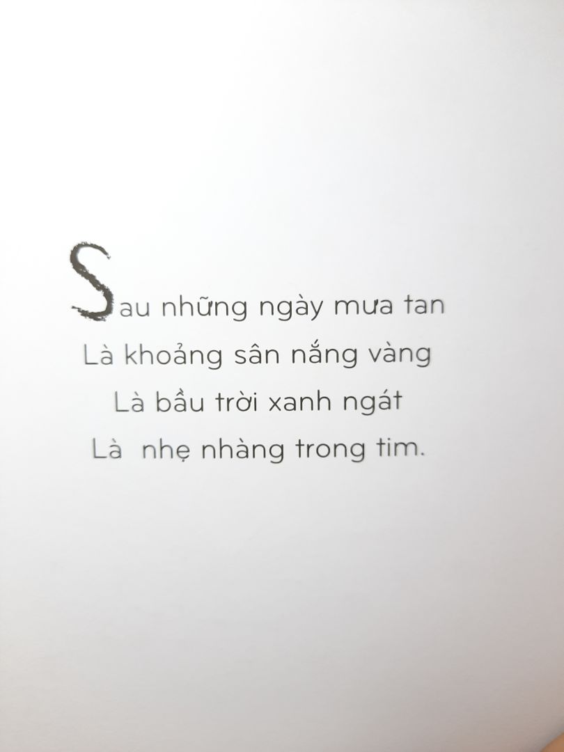 Một chiếc sách siu xinh đến từ chàng họa sĩ Kulzsc. Chất giấy dày, mịn mà hình ảnh còn cute nữa chứ. Cuốn sách dành cho bạn - những người đang buồn chán và cảm thấy stress, hãy cứ tô màu theo cách mình mong muốn, không theo một quy luật bắt buộc nào cả, biến bức tranh trở nên sinh động và giúp bản thân thư giãn hơn nhé. À một điểm cộng cho tiki vì giao hàng nhanh nữa nè. Nên mua nếu bạn đang cảm thấy buồn chán hoặc iu thích những thứ dễ thương hihi
