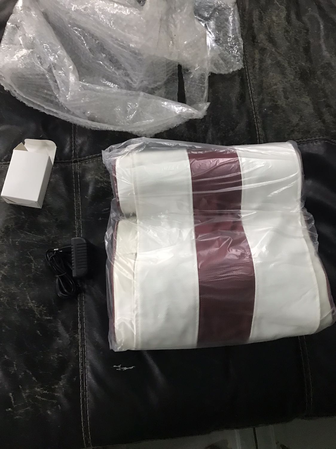 Mẫu mã mới , hàng giao nhìn mầu hơi cũ , giá cả hơi mắc , chất lượng thì chưa biết