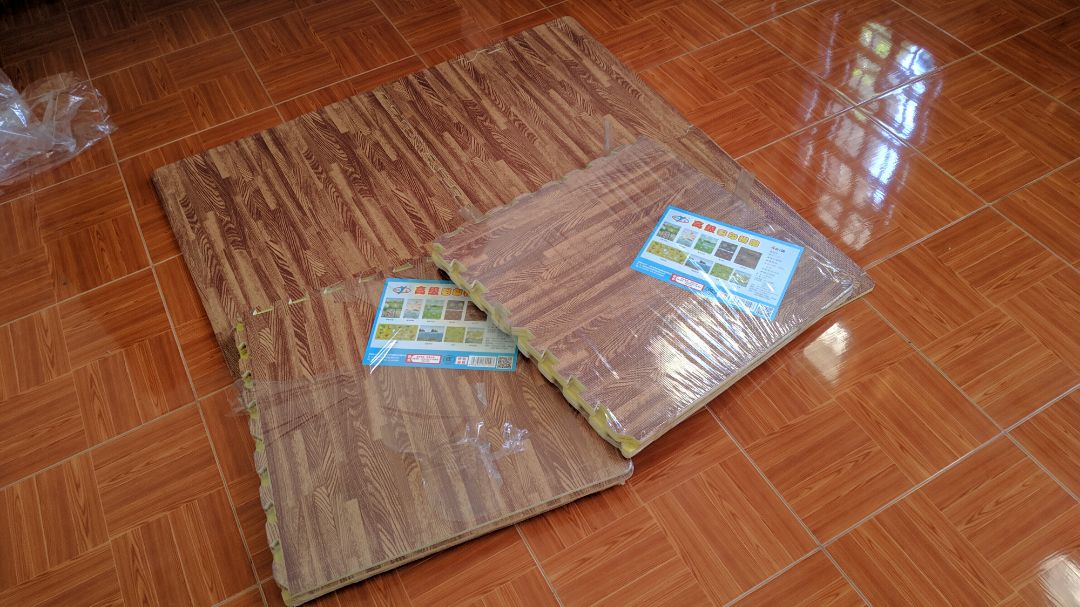 Ship rất nhanh ở tỉnh mà order chiều hôm trước sáng hôm sau đã tới nơi. Chất lượng đúng như quảng cáo. Set 12 tấm gồm 3 bộ 4 tấm 60x60, có viền đàng hoàng, lắp xong rất đẹp. Mua tại Minh Tít Shop