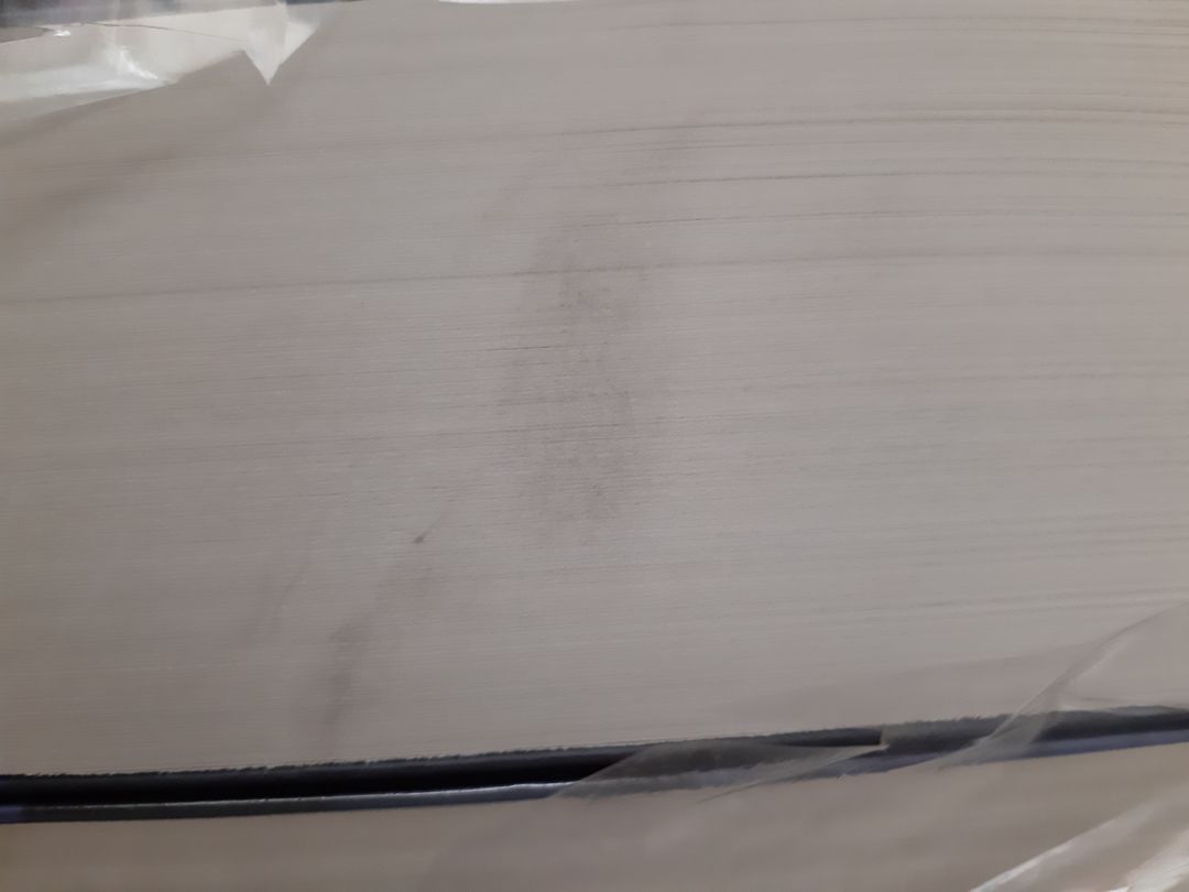 Mấy nay đặt trên tiki thấy giao sớm hơn dự kiến một ngày nên mình cũng vui, thêm phần do bận, phải hẹn lại nhưng shipper vẫn không trách. Chỉ có lúc mở bao cuốn bên ngoài ra thì có cuốn số 4 với 1 không có bao nilon riêng bên trong và có 1, 2 vết xám nhạt, cũng bé thôi nên không sao hết. Với lạo ở cuốn 4, trên gáy sách có một chỗ bị tróc phần bìa, khá nhỏ nên mình cũng bỏ qua. Các bạn có mua thì cũng nên yên tâm vì khi lỗi lớn sẽ được trả lại nhé. Riêng mình thì mình khá hài lòng về đợt mua này