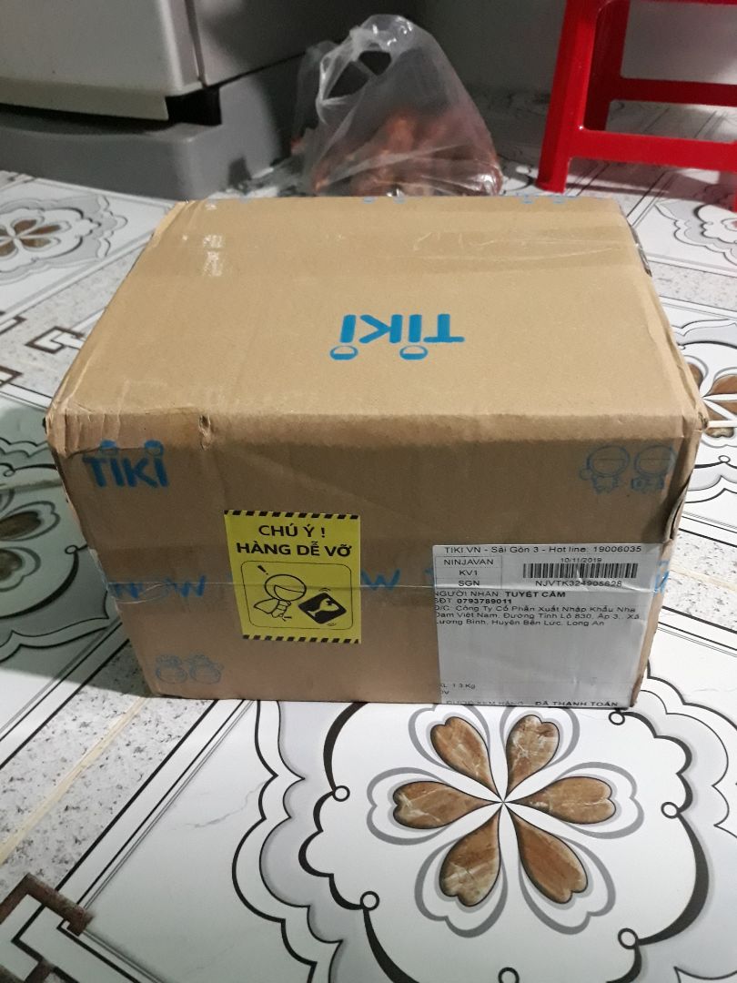 Giao hàng nhanh cực kì, mới đặt tối hôm trước, hôm sau đã giao, mặc dù mình ở tỉnh. Nhận đc hàng khá ngạc nhiên, vì nhìn nó nhỏ hơn trong hình rất nhiều và nhẹ ^^. Nhưng về ráp lại thì nhìn khá hơn. Hấp cũng đc nhiều . Về hấp thử khoai lang, khoảng 15 phút là ok. Rút kinh nghiệm cho nước ít thôi. Vì nó còn bốc hơi ngưng tụ lại thành giọt nước chảy ngược lại xuống chỗ chứa nước. Hôm sau thì mua ghẹ về hấp xã, cũng khoảng 20 phút, mình canh tgian đại vì ko bik khi nào nó vừa đủ chín. Cũng rất ok. Dễ tháo ráp. Vệ sinh chân máy kĩ xíu là đc. Vì dây điện dính vs chân máy. Nói chung là ban đầu rất thích và ổn. Không biết về sau có bền ko. Thôi cứ cho 5 sao đã. Vì giá ntnay đc vầy là ok lắm roài ^^