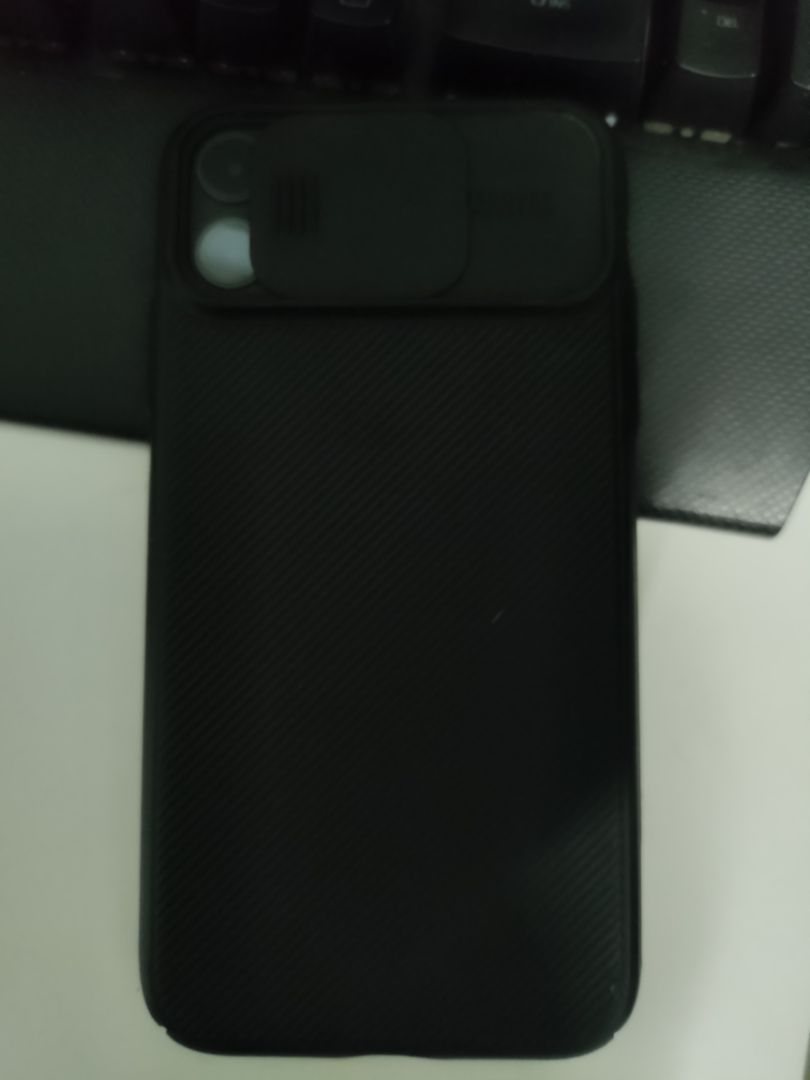 Giao hàng đúng hẹn, ốp lưng dày dặn, vừa khít. Miếng che camera kéo qua kéo lại dễ dàng không bị kẹt. Giá khá chát, ko để ý mua mắc mất 40k