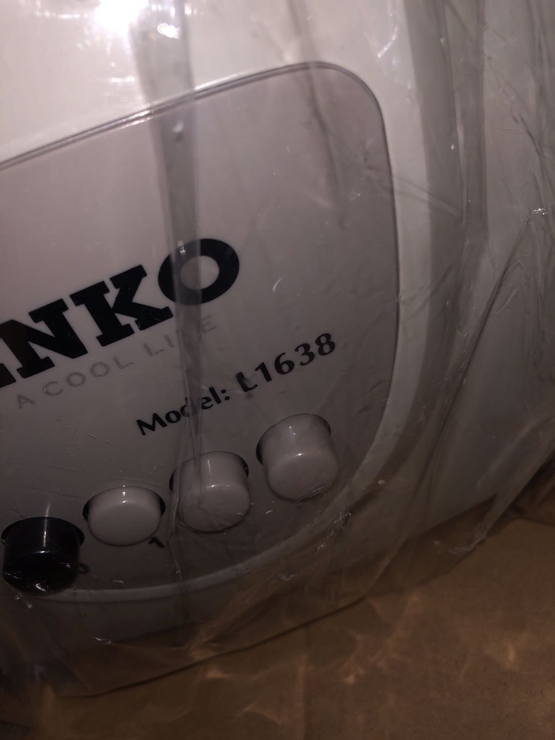 Gặp phải 2 vấn đề:
1 là sai model sp, (em mua là L1338, giao là L1638)
2 là giao sai lồng quạt, ko lắp vô được
Đề nghị Tiki lấy lại SP và hoàn tiền