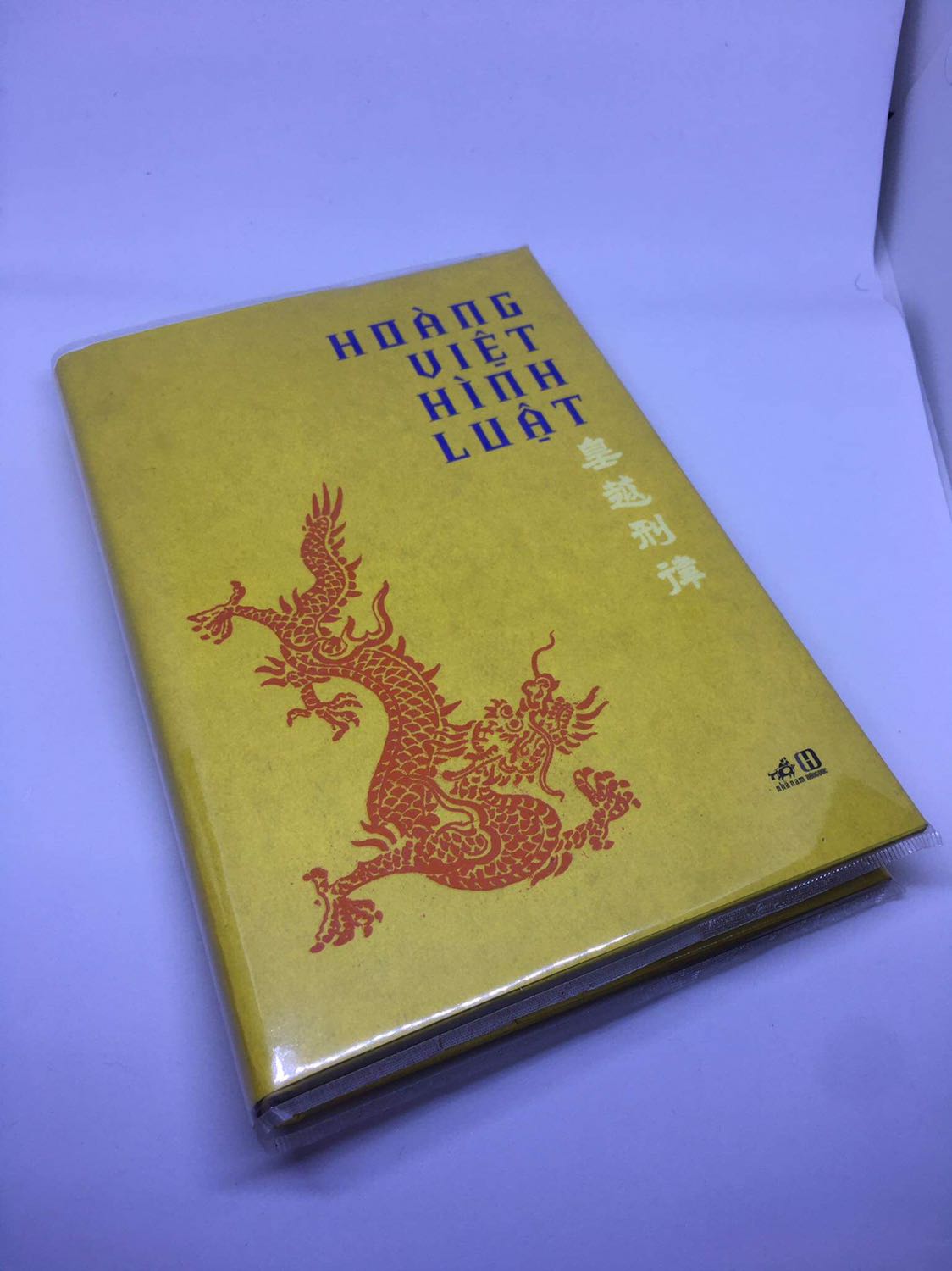 Sách nhỏ gọn, in ấn trình bày đẹp mắt, có kèm bản gốc chữ Hán để tiện tra cứu lại hay học chữ Hán.