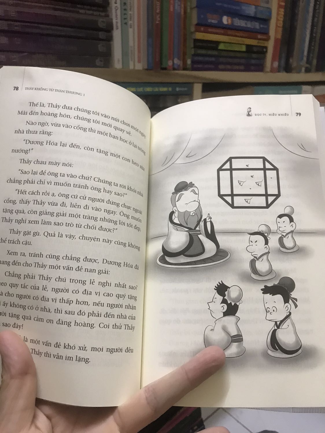 Mình đã mua 2 quyển tập 1 và 2 trong bộ Thầy Khổng tử Thân Thương. Với lối viết gần gũi tác giả Ngô Cam Lâm đã gợi mở ra cho mình rất nhiều bài học sâu sắc qua các câu chuyện nhỏ. Lối viết thành truyện có nội dung và xây dựng được cho người đọc bối cảnh hình thành những lời dăn dậy của thầy Khổng Tử thật sự rất dễ đọc và gần gũi. Mình rất rất khuyên mọi người nên có cả 3 quyển sách về thầy Khổng Tử trong tủ sách gia đình. Mình yêu thích những sách viết về thầy dễ đọc, dễ hiểu như thế này lắm. Rất cảm ơn tác giả, dịch giả cùng với NXB và Tiki giúp mình tiếp xúc được với nhiều quyển sách thật hay nhé. Cảm ơn các bạn.