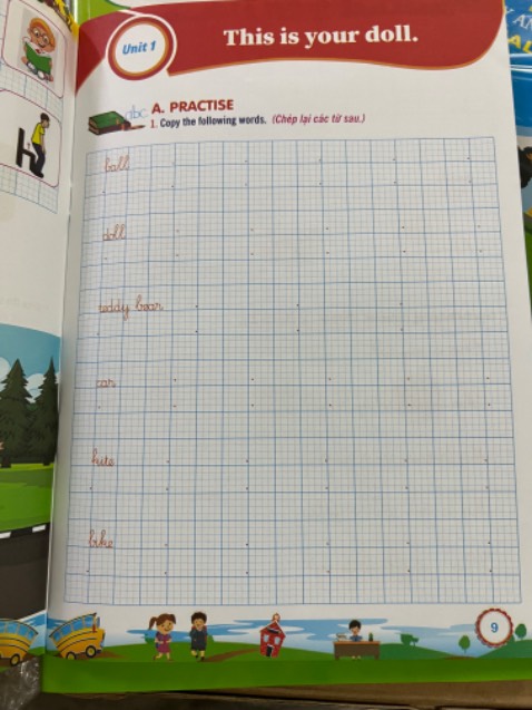 Sách biên soạn chi tiết, bài tập bám sát, giúp cho hs hiểu bài tốt hơn. Màu sắc tưoi sáng, font chữ đẹp