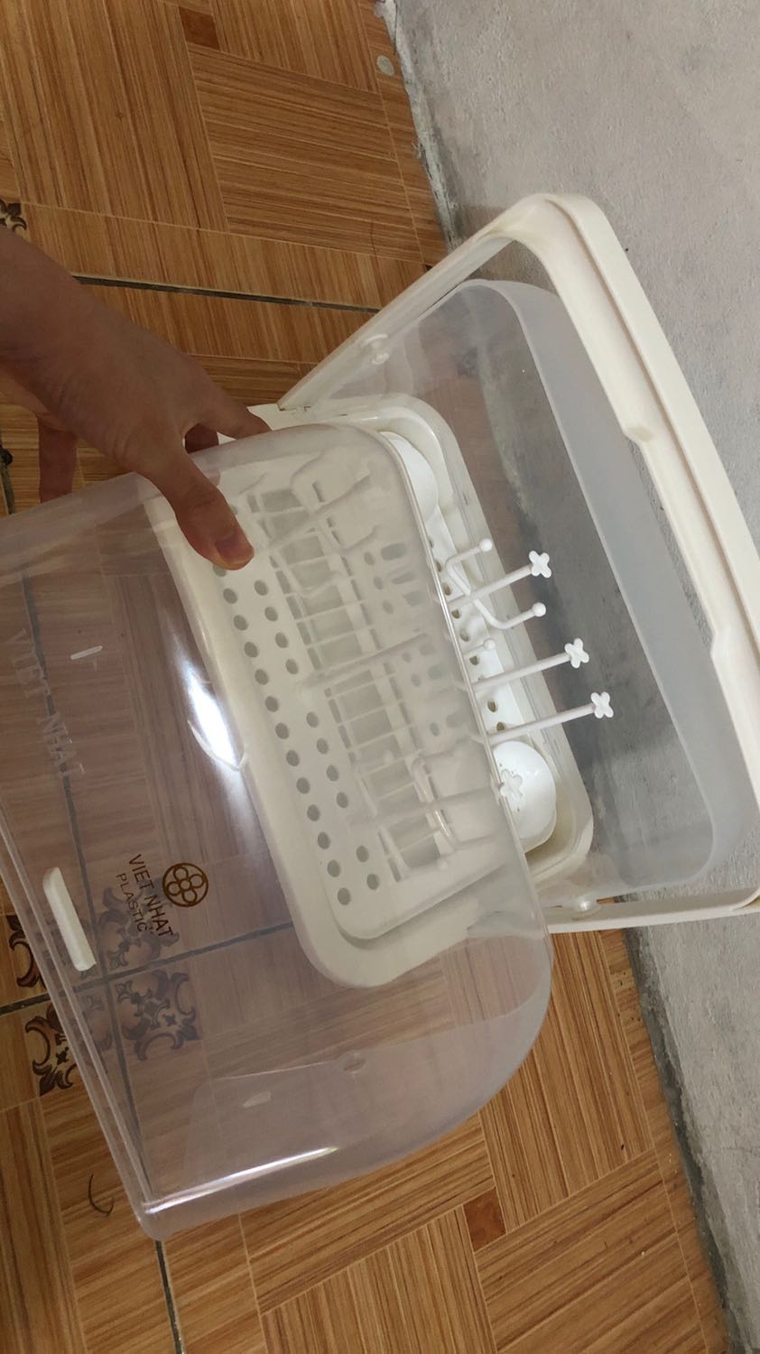 Sp lỗi hay do lắp sai mà bộ phận này k ghép lại để che đậy được 1 nửa hộp này nhỉ