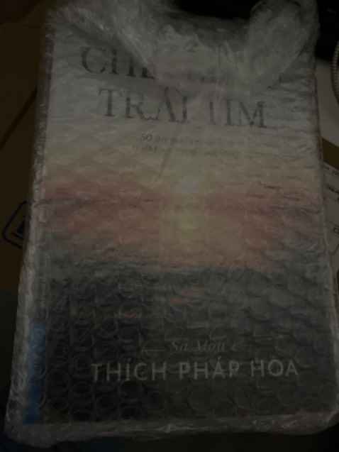 Sách giao đúng hẹn. Dù trời mưa nhưng sách được bao gói kỹ càng nên không ảnh hưởng, bên trong sách còn nguyên seal nữa. Sẽ tiếp tục ủng hộ lần sau