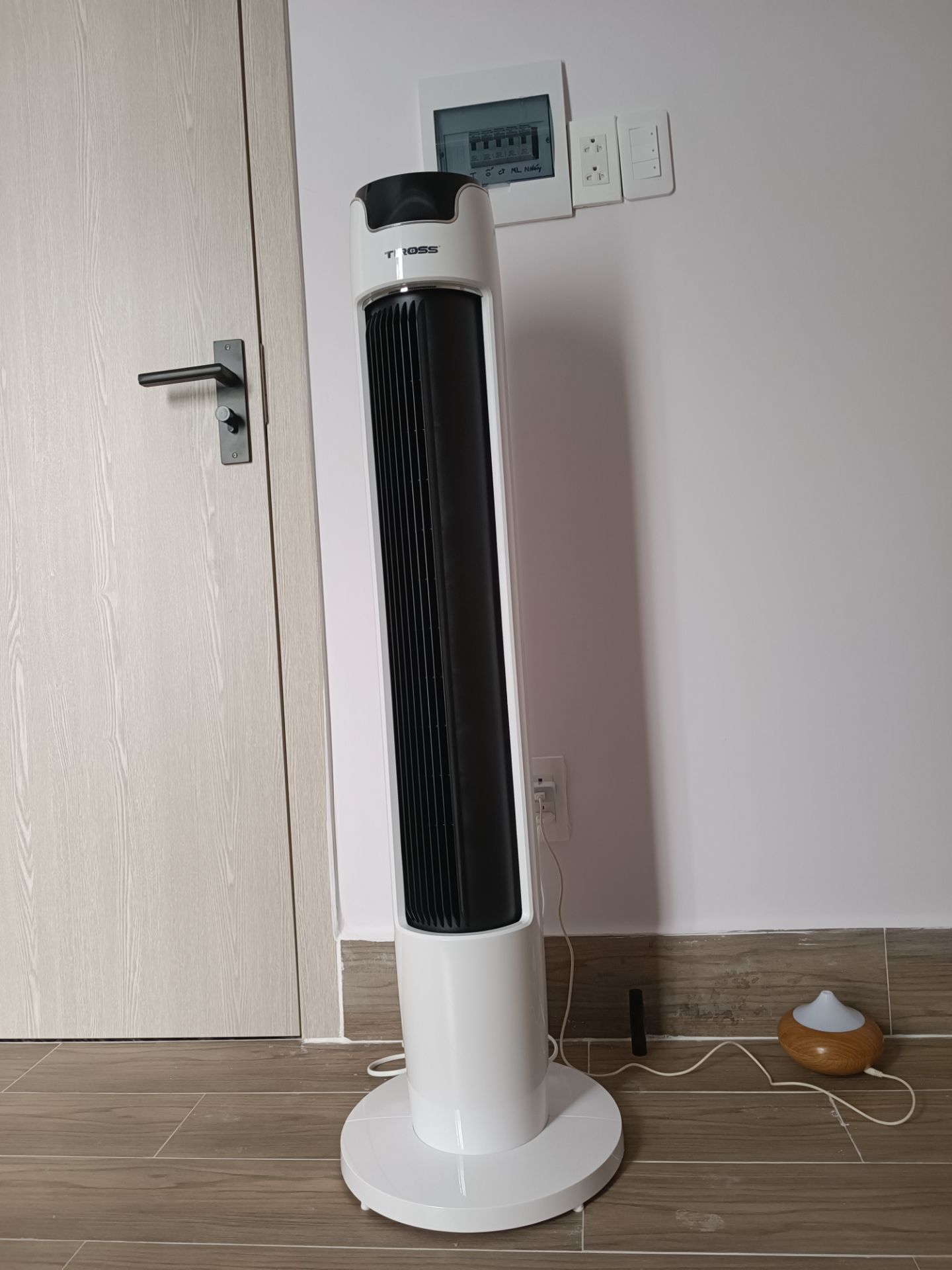 mát rượt, gọn đẹp thanh lịch nhẹ, ko ồn, cảm ứng, luồng gió thổi k phà phà khó chịu, 10/10 á mát rượt, gọn đẹp thanh lịch nhẹ, ko ồn, cảm ứng, luồng gió thổi k phà phà khó chịu, 10/10 á