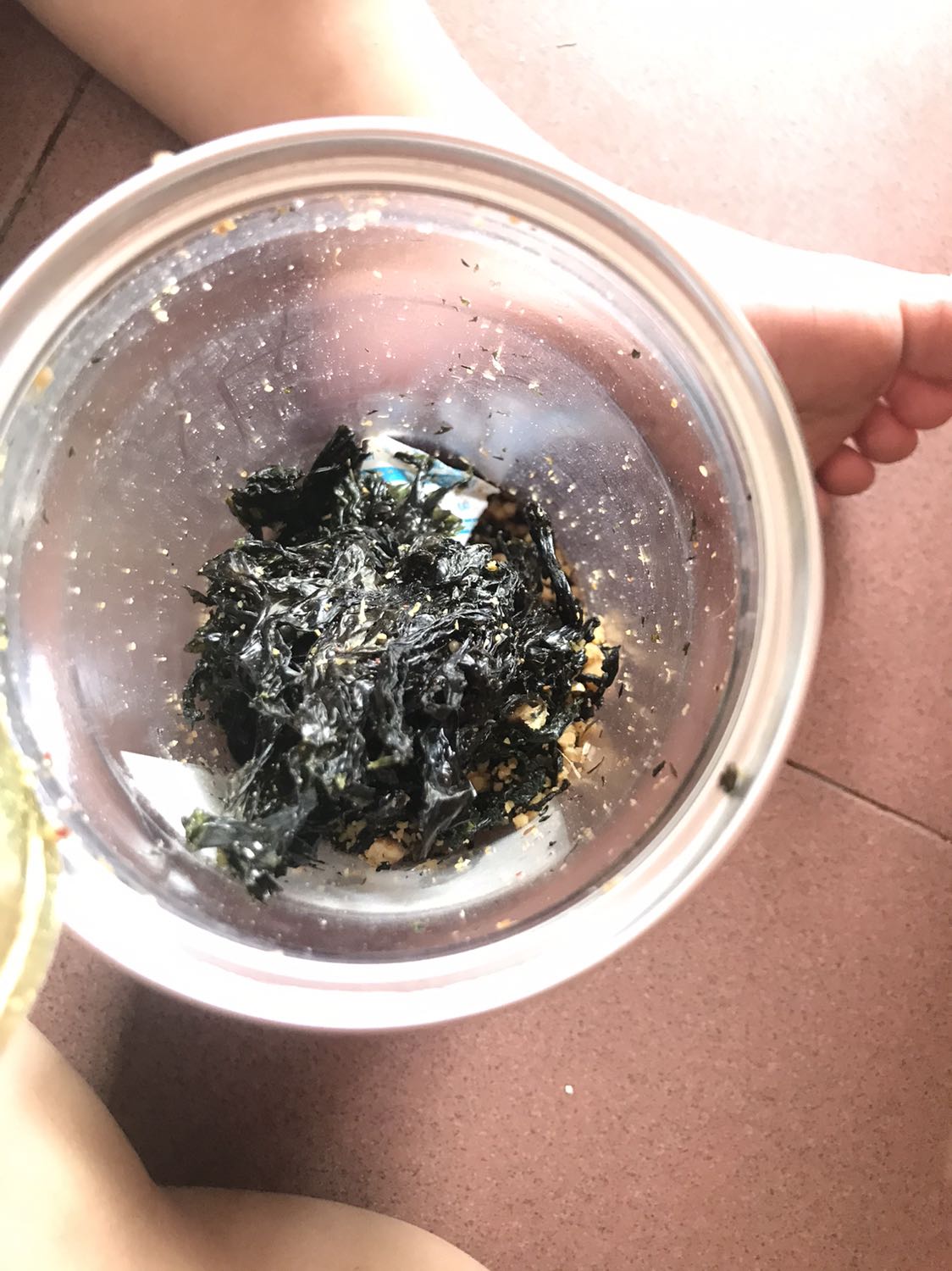 Nói chung bé nhà mình thích, trộn cả rong và tỏi vào ăn cùng cơm hoặc ăn chơi, bé khen ngon. Còn mình thì không hợp lắm vì thấy tanh