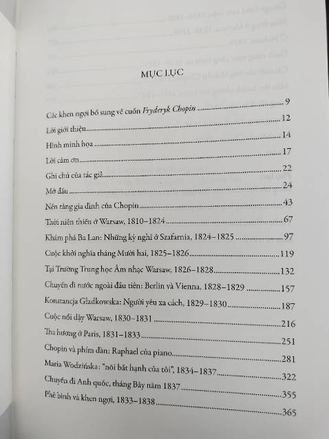 Một quyển tiểu sử đồ sộ về cuộc đời và sự nghiệp của một trong những nhà soạn nhạc vĩ đại nhất thế hệ của ông! Trong đây có phần phân tích các bản nhạc của ông, nếu bạn biết nhạc lý và có chơi piano thì sẽ càng tận hưởng quyển sách này hơn nữa.