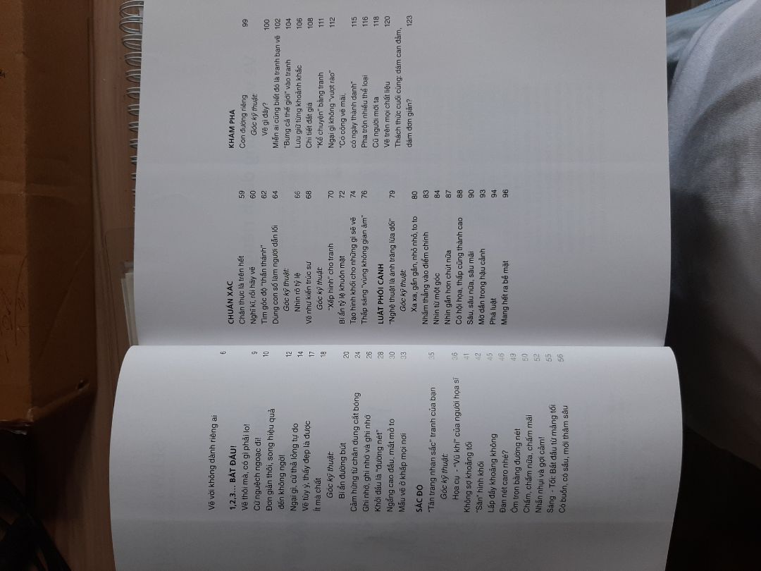 -Sách gồm 126 trang nha mọi ngườiii,không mỏng như mọi người nghĩ đâu,sách vừa to vừa dài,đọc hay :3,giao từ Nha Trang nha mọi ngườiii,mình ở Buôn Ma Thuột mà đặt tối hqua,12h trưa hôm nay đã đến :333,sách mình cực kì ưnggg,đọc rất hay,nên mua nha mọi người ?‍♀️❤??????