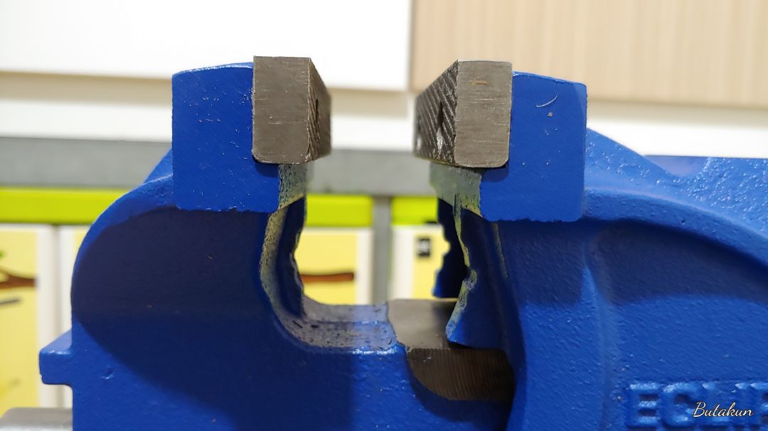 Êtô quá đẹp, cứng cáp, sơn mịn, ngàm ra zô nhẹ