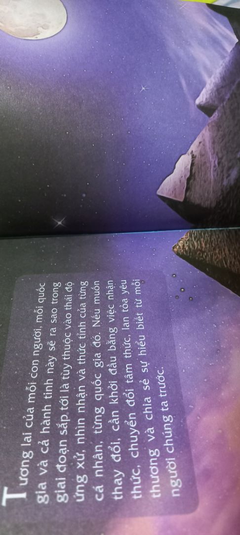 đặt hôm nay mai nhận hàng luôn, tiki giao hàng thần tốc thật😁
sách rất tuyệt, thường thì mình sẽ đọc xong mới đánh giá, cơ mà bình luận này chưa được trau truốt lắm vì phải cmt thần tốc còn đọc tiếp phần2🤣🤣
nên đọc và cảm nhận nhé ace đến sau, thân!