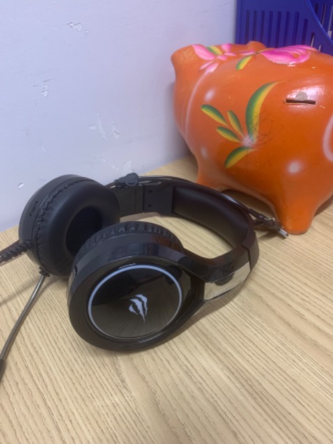 Tai nghe đẹp, dùng tốt, âm thanh được