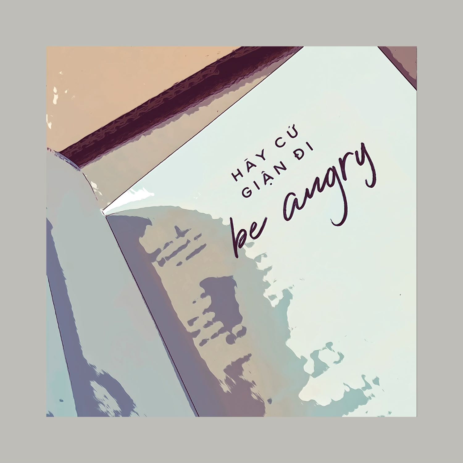 Đây là lần đầu tiên đọc sách của Dalai Lama mặc dù không phải do ông viết. Nhưng thực ra những nhà tư tưởng lỗi lạc như thế thường đâu có viết sách. Mặc dù việc dịch thuật còn chưa ok (theo ý kiến cá nhân tui) vì còn sử dụng từ gây khó hiểu, nhiều câu vẫn là văn dịch chứ không phải văn Việt (tớ tính sẽ email góp ý chơi với bên xuất bản cho vui) còn lại thì tinh thần mà quyển sách truyền tới rất rõ ràng. Cơn giận không có gì là xấu nhưng vấn đề nằm ở chỗ động cơ của nó và hành động sau đó, chính chúng ta phải rèn luyện kỹ năng kiểm soát năng lượng của mình và biết phân biệt chánh tà, tốt xấu