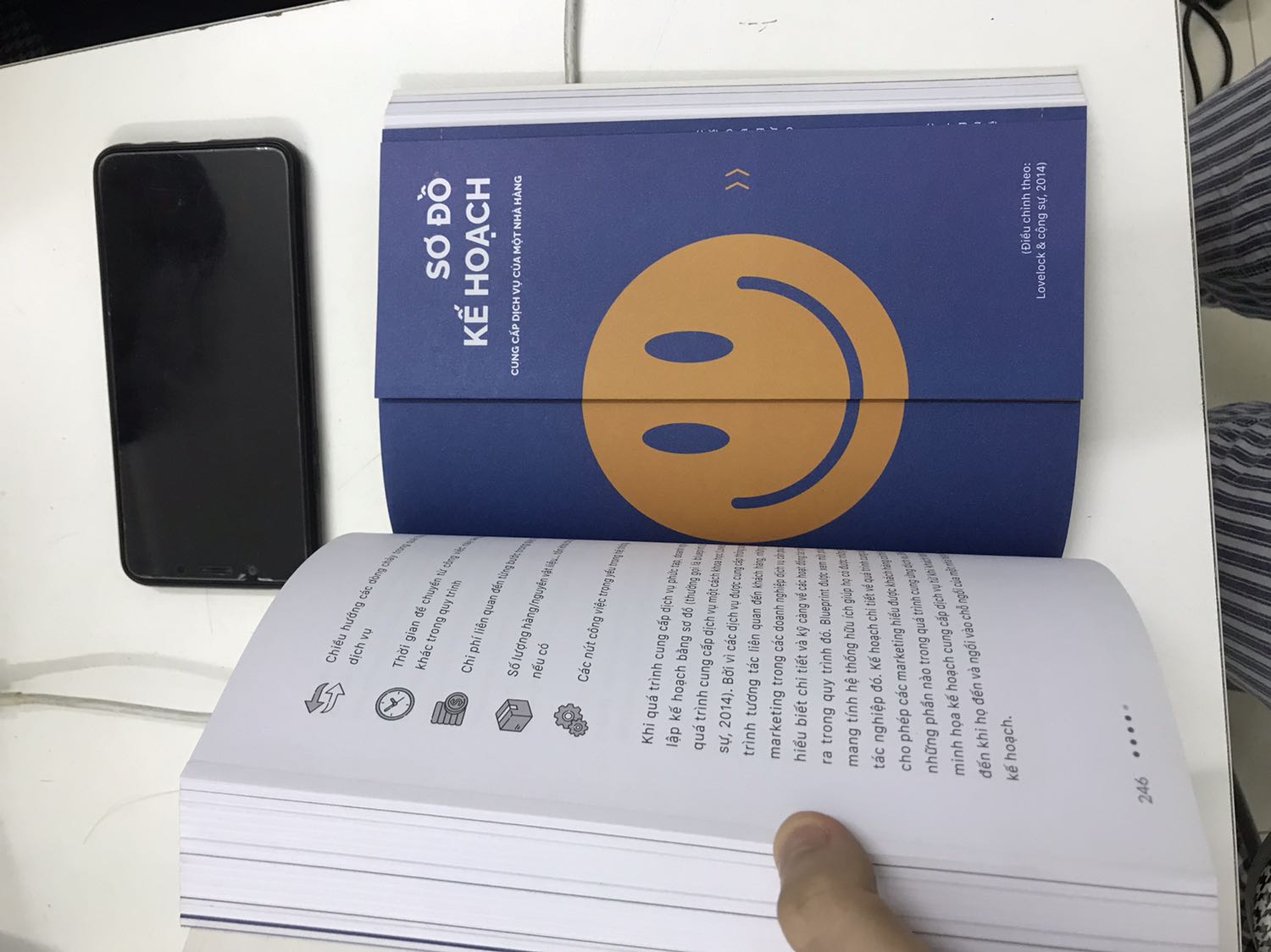 Mình chưa đọc, mới lướt qua nhưng cảm nhận đầu tiên là sách rất dày, nhiều kiến thức, mục lục chất. Nói chung là đáng đồng tiền bát gạo.