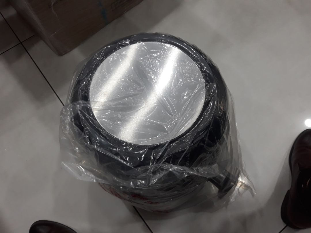 Mua được cái nồi chiên tuyệt cú mèo luôn, nồi siêu to khổng lồ 7.2 lít, nhận hàng thấy bên ngoài còn khủng hơn
Tiki đóng gói rất chu đáo, một màng bọc bên ngoài, một thùng giấy đến thùng sản phẩm rồi đến xốp mới tới sản phẩm
Sản phẩm gia công sắc sảo, nhựa tốt không mùi thiết kế đẹp, nấu nhanh
Giao hàng siêu nhanh, giá siêu mềm 2.4tr hơn chút, còn được tặng kèm sản phẩm Khay nướng bánh + hộp đựng cơm
Quá hài lòng luôn, cảm ơn Tiki nhìu nhìu nhen
Chờ sale sẽ mua thêm 1 cái nữa 😍😍😍😍