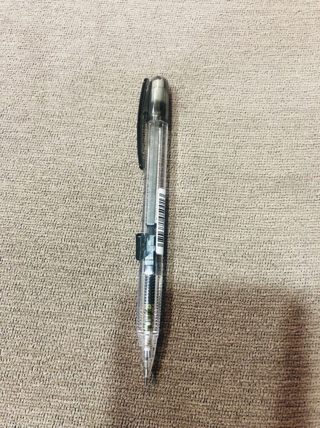 Bút rất bền, nút bấm ở giữa rất tiện lợi