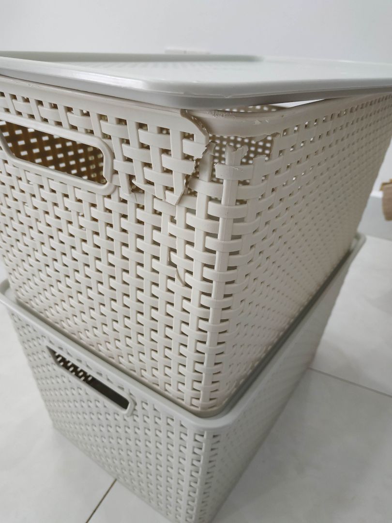 quá tệ, hàng bị bể mà vẫn giao, nắp thì 1 màu cái hộp thì màu khác, yêu cầu đổi hàng cho tôi.