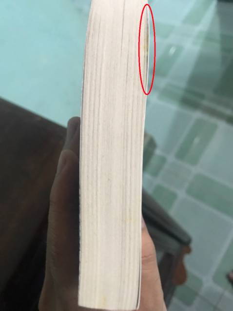 - Lần đầu tiên mua sách trên Tiki thất vọng thế này: 
+ Có vẻ như đây là sách tồn kho, hoặc sách đã để quá lâu dẫn tới vàng, bụi. 
+ Giấy quá kém, khó đọc. - Lần đầu tiên mua sách trên Tiki thất vọng thế này: 
+ Có vẻ như đây là sách tồn kho, hoặc sách đã để quá lâu dẫn tới vàng, bụi. 
+ Giấy quá kém, khó đọc.