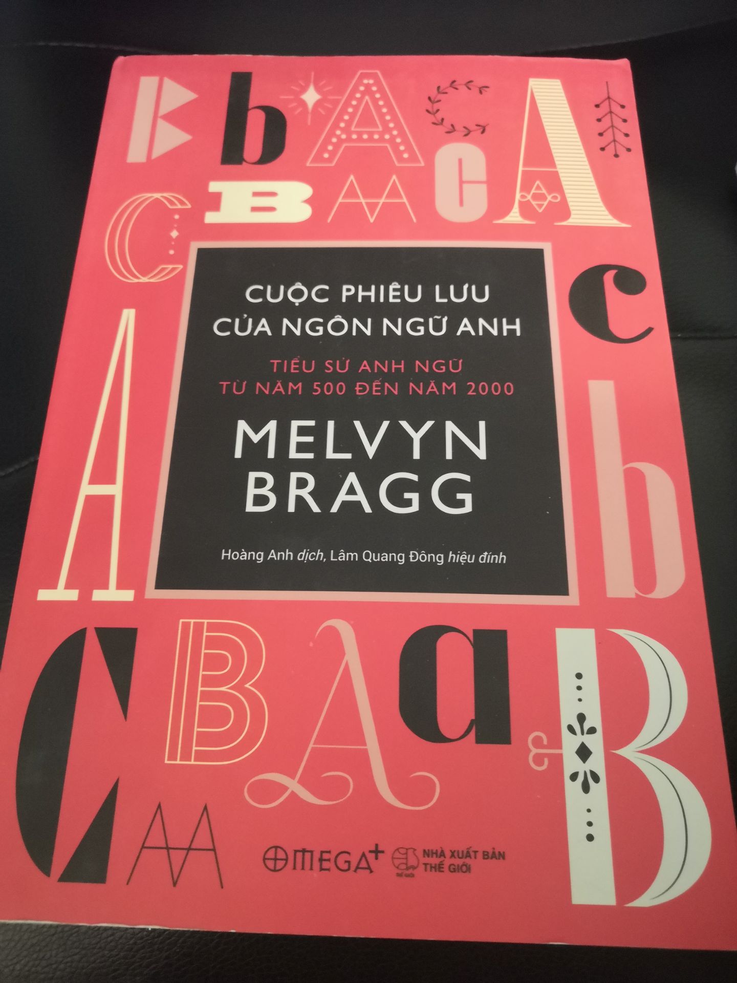 Sách rất hay dễ đọc dễ hiểu dành cho những người đam mê khám phá ngôn ngữ, tiếng Anh, liên hệ với tiếng Việt cổ đến hiện đại.