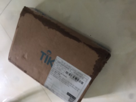 Mình thông cảm với bạn shipper trời mưa giao hàng vất vả nên vẫn đánh giá cao! Tuy nhiên lần này đóng gói và nhận hàng không tốt! Mong Tiki lưu ý trải nghiệm của khách hàng giúp mình với! Nếu là hàng mang tặng nữa thì quá buồn đó ạ! Sách mưa thấm hết các góc và bìa phải sấy để không bị bong ra...
