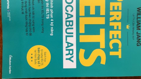 Điểm đặc biệt của cuốn Perfect IELTS Vocabulary so với các cuốn sách học từ vựng khác: 

Sách không chỉ liệt kê từ vựng, mà còn bao gồm các ví dụ cụ thể cũng như ngữ cảnh hoàn chỉnh giúp bạn hiểu rõ cách áp dụng các từ vựng vào thực tế; từ đó nhớ lâu và sử dụng từ vựng linh hoạt hơn.  
Ngoài ra, sách cũng đã được dịch ra tiếng Việt vì vậy sẽ dễ tiếp cận hơn với bạn đọc.
Tuy nhiên, điểm hạn chế của sách là chưa có bài tập để bạn có thể áp dụng những từ vựng đã được học.