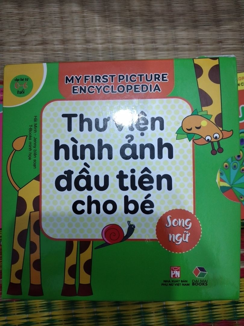 cũng tạm, có nhiều hình vẽ hoạt hình quá k thực tế. cần hình ảnh thực tế hơn cho con hình dung, có những con vật k cần thiết lắm trong nội dung như khủng long, đáng lẽ thay vào đó phải là những con vật hằng ngày tiếp xúc hoặc có thể thấy ở xung quanh giúp cho trẻ dễ hình dung hơn mới đúng chứ
