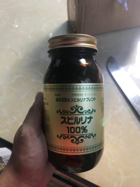 Vừa mua xong một lọ tảo xoắn nên viết vài dòng nhận xét về sản phẩm:
Sản phẩm đóng gói rất kỹ lưỡng và chắc chắn. Thật sự rất hài lòng về khâu đóng gói sản phẩm
Lọ tảo xoắn nhìn rất đẹp và lớn. Một lọ tảo xoắn tổng cộng 2200 viên( mỗi ngày uống 40v thì tầm 55 ngày mới hết)
Thuốc có mùi vị hơi nồng nên nếu chưa quen bạn nên chia nhỏ ra uống. 
Mức giá vô cùng phù hợp để bạn có một sức khoẻ tốt