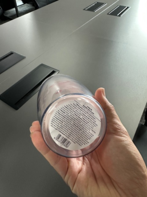 Không hôi mủ, ly đẹp. Bị cái app tiki hay bị lỗi thanh toán, thanh xong báo ko được, trong khi đã trừ tiền và trạng thái đơn hàng đã ok, nhưng tiếng sau lại email kêu thanh toán trục trặc nên sẽ huỷ và hoàn tiền. Đội dev tiki xem lại nhé, xài thẻ tín dụng hay bị á, khoản này thua xa các app khác như la da đa hay xốp bi rồi.