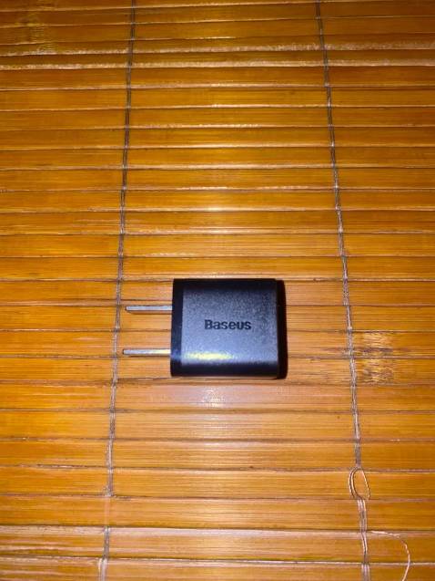 Sản phẩm chất lượng nhất từ trước đến giờ mình từng mua và đây là cái thứ 3 mình đã mua tại shop. Chưa bao giờ thất vọng về shop này, đóng gói có hộp đàng hoàng, chữ được khắc chìm trên thân máy nhìn rất thẩm mỹ, đẹp đẽ, ngoại hình giống hệt với củ sạc zin của apple mà có nhiều màu sắc hơn, nói chung là quá ưng.