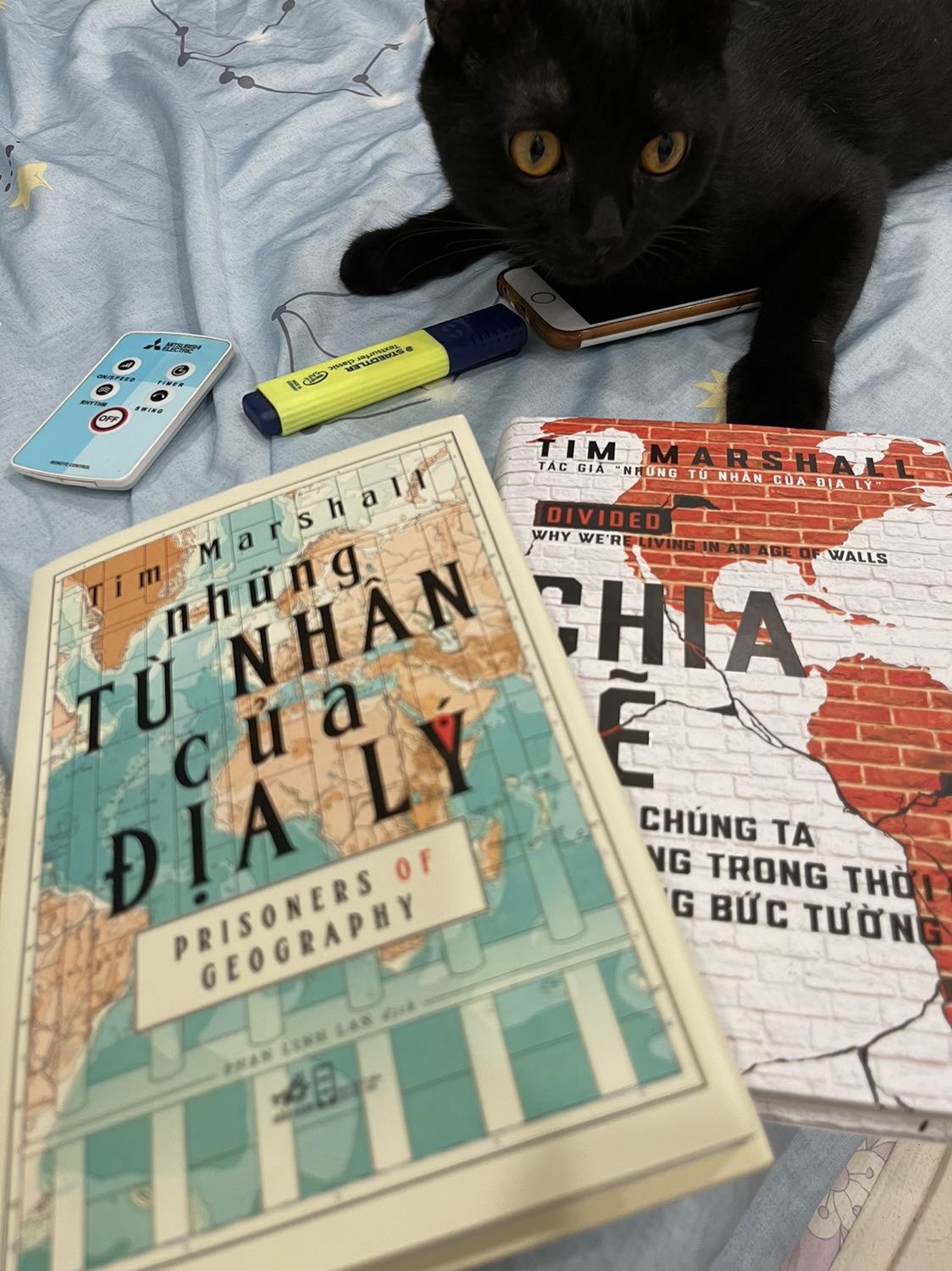 đóng gói thì tiki là khỏi chê rồi, giao hàng khá nhanh. 
Sách mới tinh, không có lỗi gì.
Nội dung mình sẽ nhận xét sau nhưng nghe giới thiệu thì khá hứng thú dưới cách nhìn con người là tù nhân của địa lý, lãnh thổ.