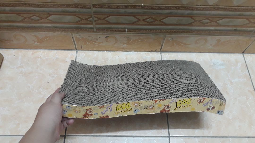 Bàn cào vừa vặn, chắc chắn. Shop đóng gói rất kỹ