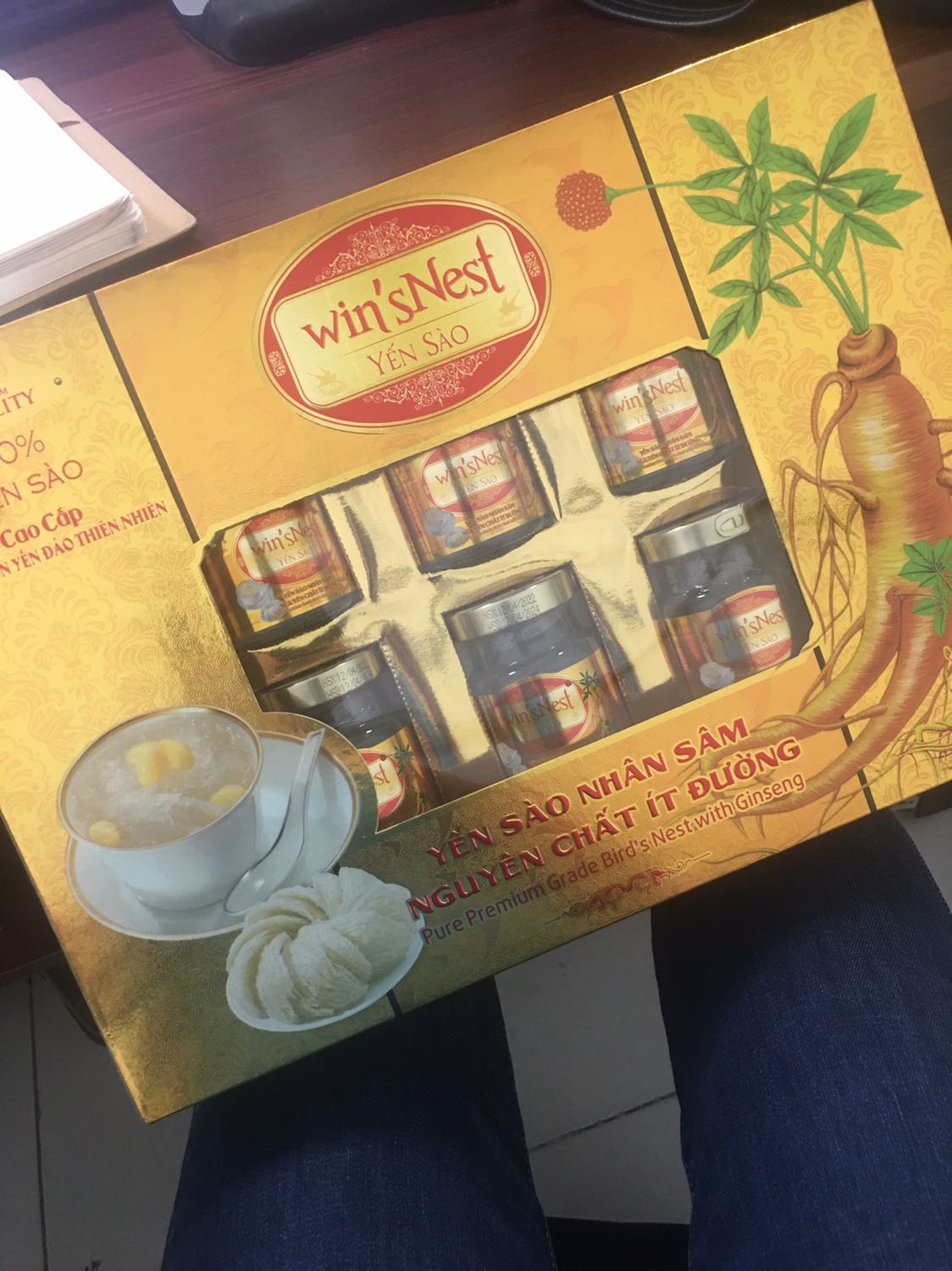 Giao rất nhanh, đóng gói cẩn thận, nhưng mình mua  để đi biếu mà ko hề giao túi đi kèm thì biếu thế nào được? Do đang cần gấp nên đành chấp nhận lấy đỡ. 
Mình rất bực mình vì người bán không có tâm, kiểu như giao cho có. Tiền thì đã thanh toán trước rồi.