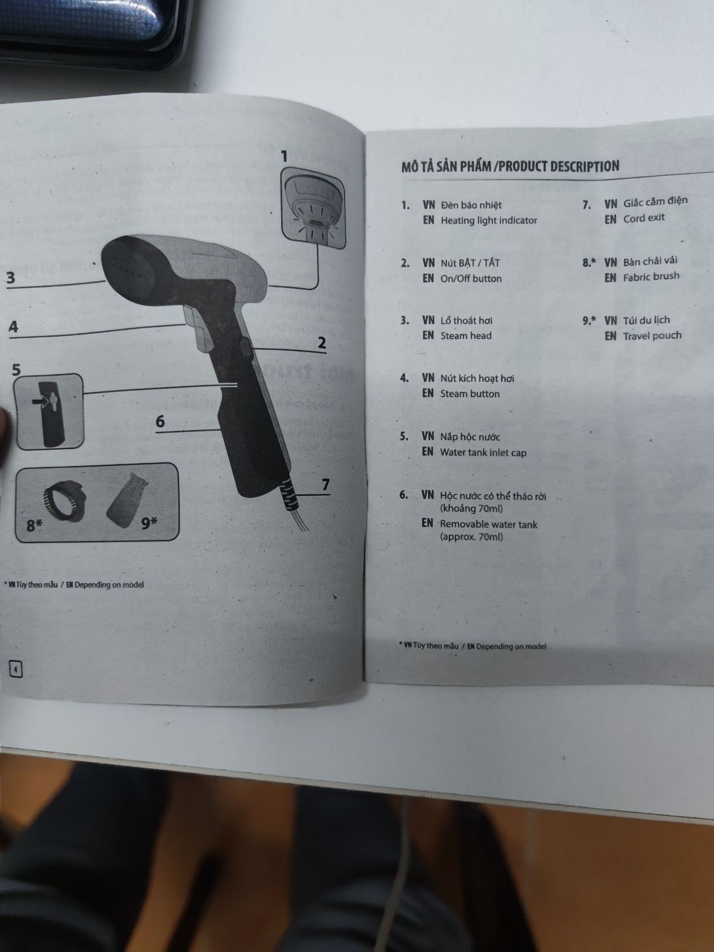 Mới nhận hàng hồi chiều. Có mấy ý review để mn cân nhắc.
- Không có túi du lịch đi kèm như mô tả.
- Bình nước nhỏ, là vài phút phải thay nước 1 lần.
- Hơi nước yếu, là qua qua thì được chứ thực tế ko thể phẳng được quần áo.
- Miếng bàn chải để lắp vào có như không, dễ tuột.
Đánh giá so vs bàn là điện: 7/10