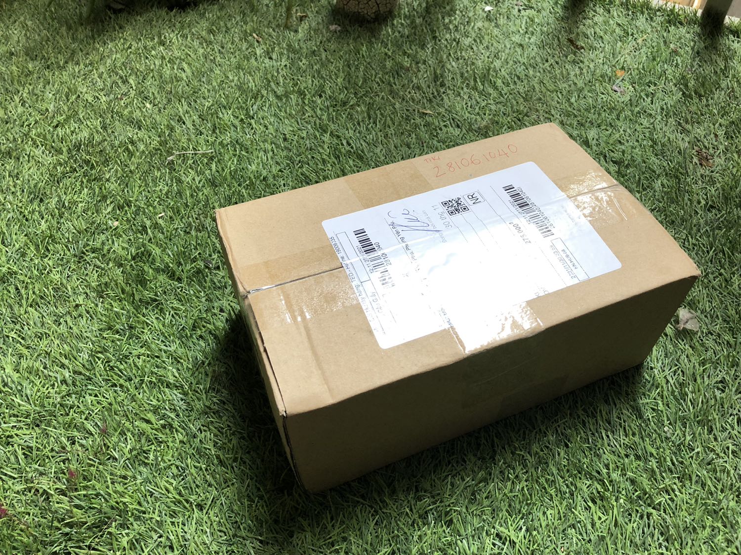 Tem nhãn phụ đầy đủ. Thiết kế đơn giản, cầm chai rất chắc chắn. Đúng là hàng Nhật có khác!
Dùng thử trên đồng hồ thì rất sạch, có thể do lâu ngày mình k vệ sinh nên ra rất nhiều nước bẩn.
Không bọt, không mùi như nước, rất an tâm. Sẽ dùng thử những chỗ khác xem sao.
Bạn giao hàng bên Tiki giao hàng rất nhiệt tình.
Cảm ơn Shop, cảm ơn Tiki