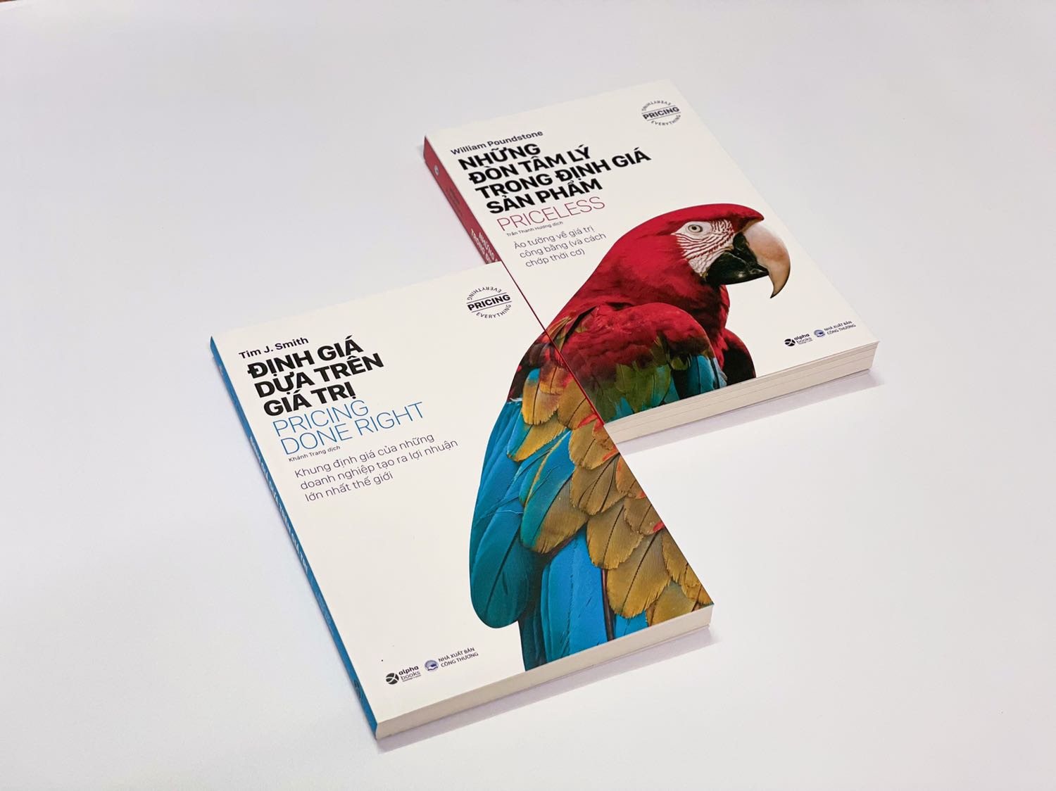 Mình mua 2 cuốn, đóng gói cẩn thận, có bọc thêm mút xốp quanh 4 góc sách khi vấn chuyển. Nội dung chưa đọc nhưng hài lòng về chất lượng sản phẩm