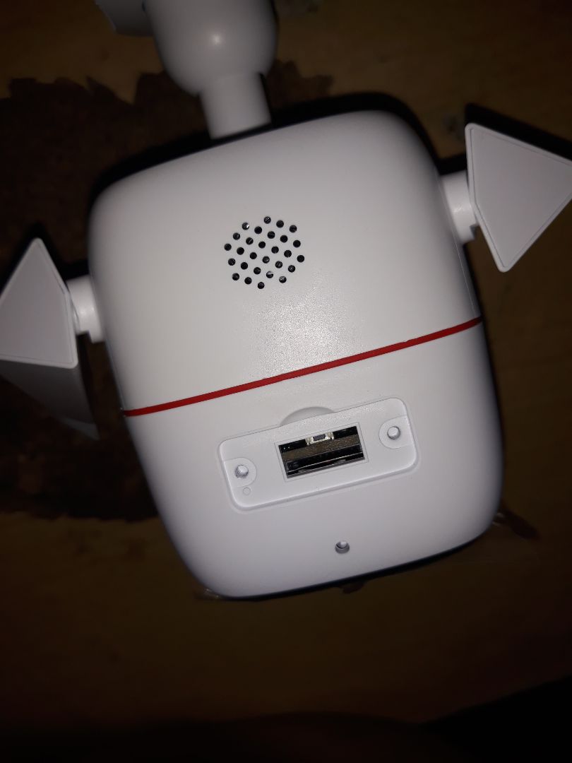 anh chàng giao hàng không biết giận ai mà khi mình đi ra nhận hàng thì ném xuống đất rồi quay đầu xe đi ko nói 1 lời(vừa gọi là ra liền chưa tới 30 giây). mở hộp ra tìm hoài mà ko thấy cái thẻ nhớ đâu nhớ là trong phần giơi thiệu có thẻ nhớ đàng hoàng. xin lỗi mình mua hàng trả tiền nha chứ ko xin ai nhé. giận tím mặt.