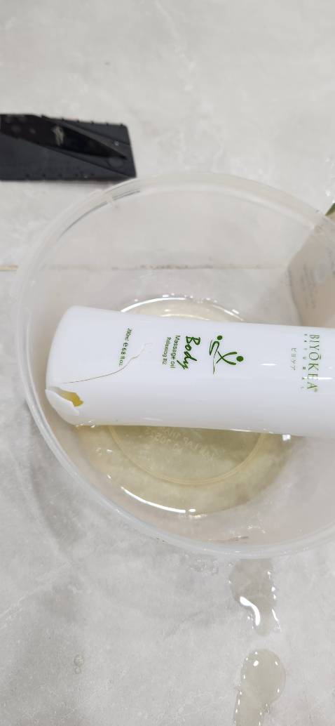 Đóng gói ko kỹ, kê chai không đủ chặt, bể hết chai, ko dùng dc. Chưa liên hệ dc đơn vị bán hàng