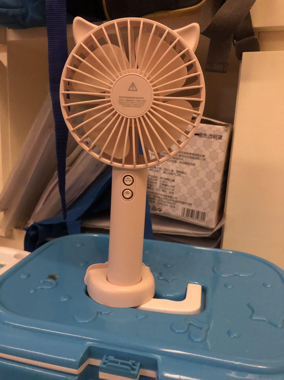 Mua 2 cây quạt về sac pin nhưng quạt không quay cũng không sáng đèn, có liên hệ với shop để hỏi nhưng cũng ko thấy phản hồi, chất lượng sản phẩm tệ mà cách phục vụ khách hàng cũng tệ. Nhờ Tiki hỗ trợ giúp