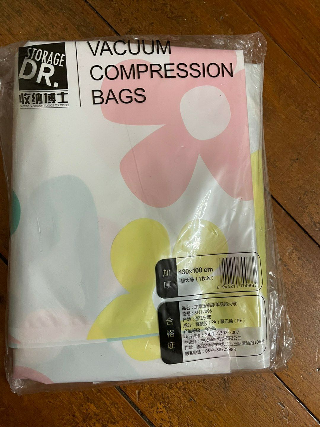 Shop đóng gói cẩn thận, giao đầy đủ hàng. Hút chăn với áo quầ ưng lắm luôn ý. túi 40*60 mà hút đc tận 2 cái áo phai dầy. nên mua nhé