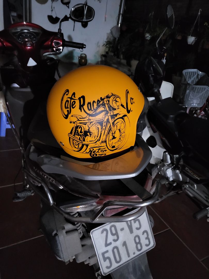 Mũ hoàn hảo, thời trang, đặc biệt thiết kế kính âm ko gây xước kính. Đi đêm nhìn ko bị chói mắt khi ánh đèn ngược chiều chiếu vào. Có thể tháo rời vệ sinh mũ, nhưng m chưa thử. Nói chung ok, biết dùng thích thế này thì mua sớm. Và đã mua 1 cái thứ 2 tặng bố mình rồi. Thanks shop.