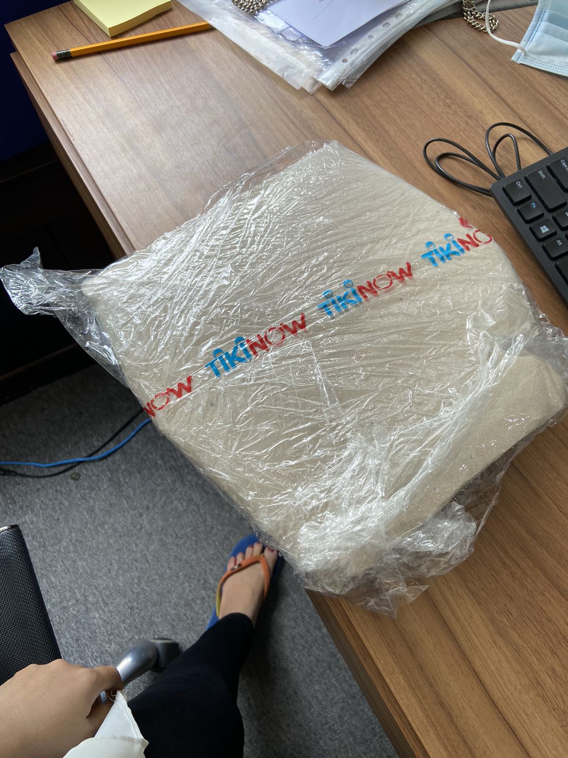 Không thể tin nổi đây là do Tiki đóng gói, cảm giác coi thường khách hàng vô cùng. Mua hàng Tiki từ nhiều năm nay, càng ngày trải nghiệm càng tồi tệ.