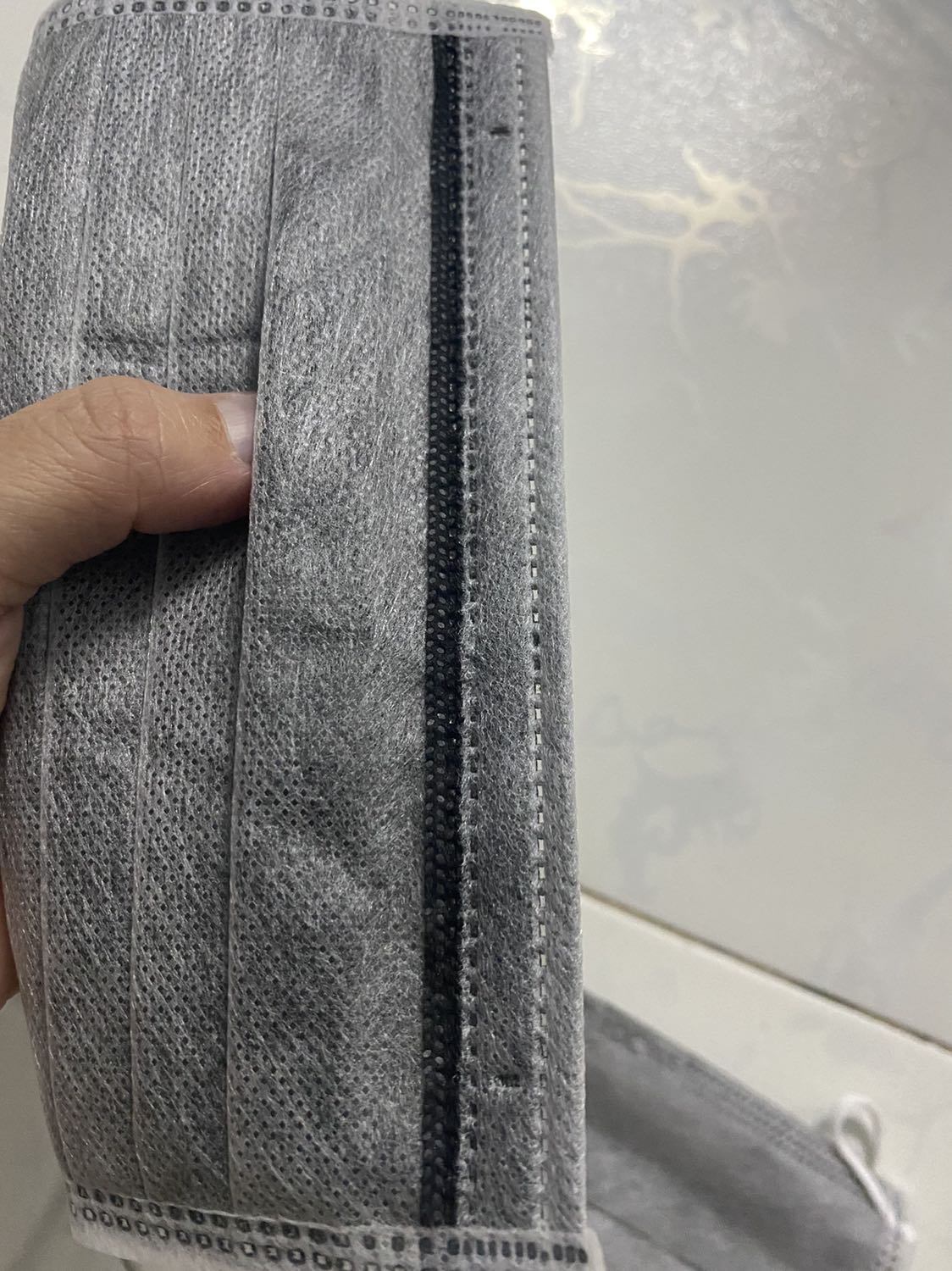 Mình mua rất nhiều khẩu trang của TD Care. Những lô trước đây, chất lượng tốt nên mình rất ưng ý. Tuy nhiên, đợt này chất lượng cực tệ. Khẩu trang bị lỗi rất nhiều,1 hộp có khi hơn 10 cái bị lỗi,  k có thanh sắt nẹp mũi, k có dây đeo, nhiều cái thanh sắt đc làm rất tạm bợ, chỉ cần đeo 1- 2 tiếng à thanh sắt bị lòi ra ngoài. Mình rất thất vọng